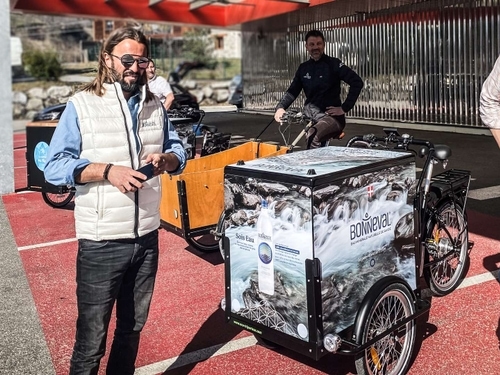 Jean Moueix et le stand publicitaire Bonneval mobile